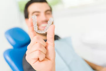 Ortodoncia invisible: una solución discreta para cualquier edad - Clínica dental en Sevilla